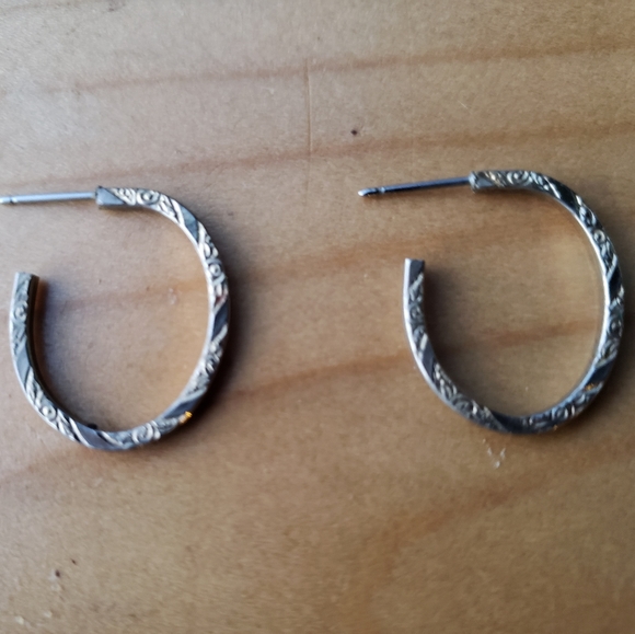 Gorgeous Vintage Silver Hoop Earrings - Picture 3 of 4